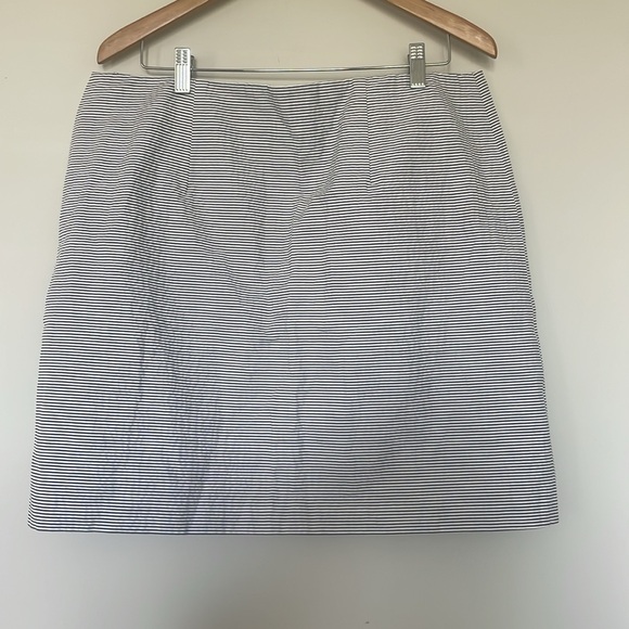 Ann Taylor Seersucker Skirt Sz 14 EUC - Picture 5 of 6